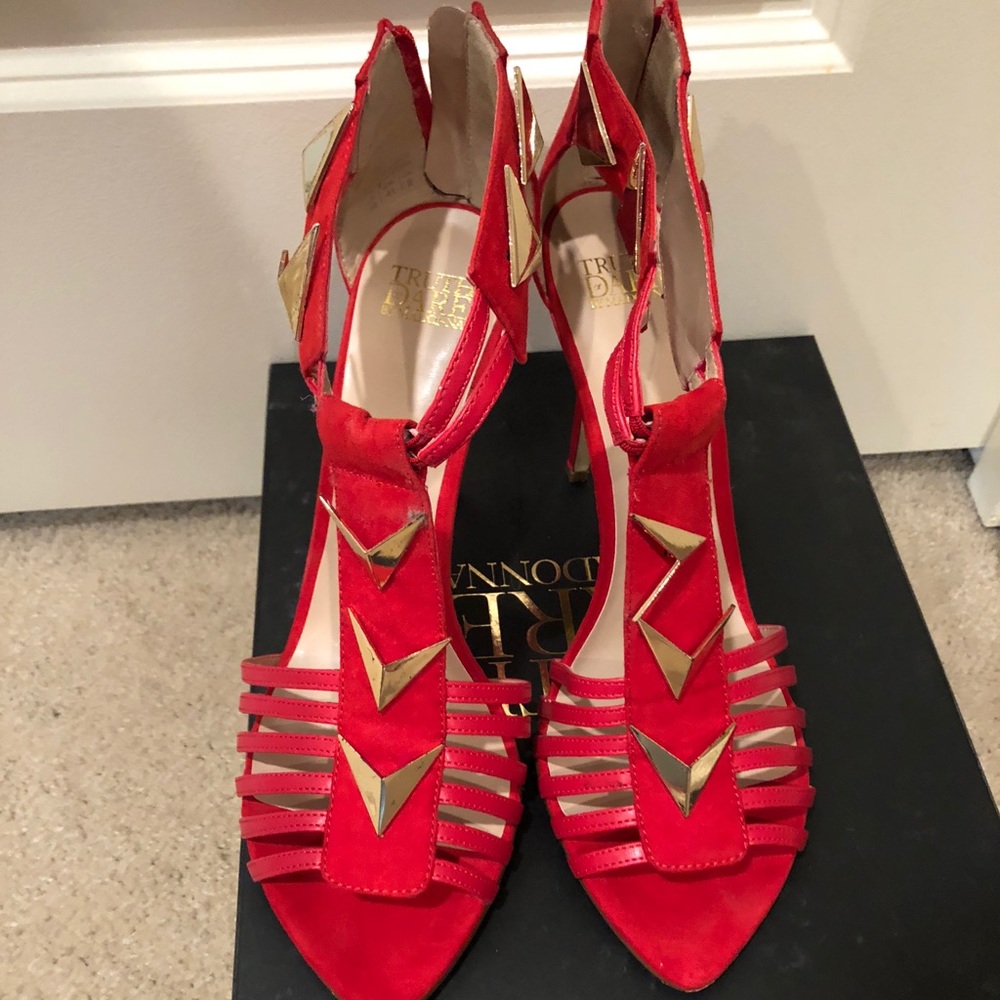 Preowned pair of red shoes
